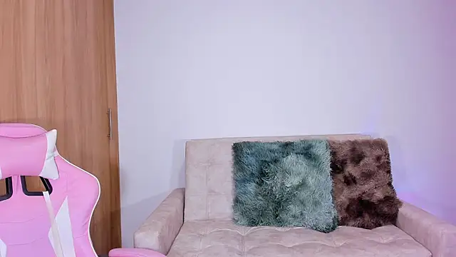 Snapshot of annika_taylor chatting on 01-18-25, 11:11 annika taylor online show from 01-18-25, 11:11