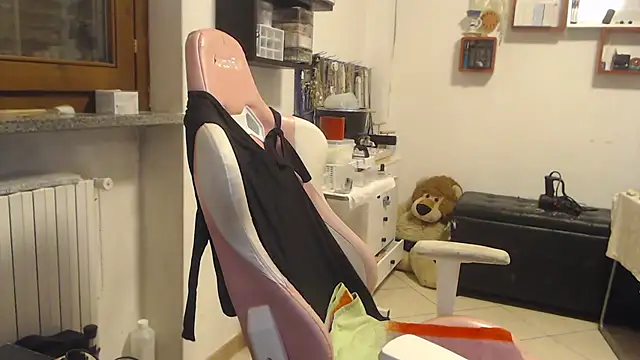 Snapshot of valerysexy chatting on 10-22-25, 09:03 valerysexy online show from 10-22-25, 09:03