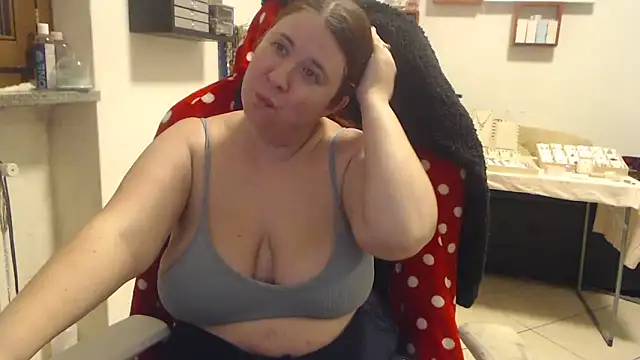 Snapshot of valerysexy chatting on 10-31-25, 11:06 valerysexy online show from 10-31-25, 11:06