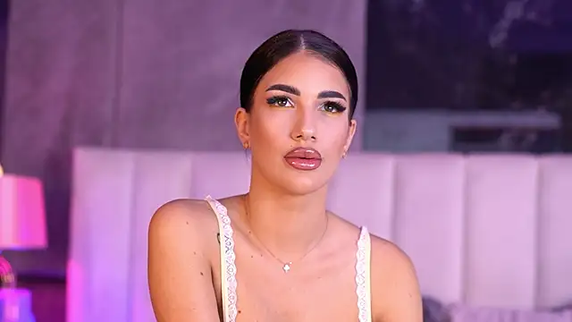 Snapshot of RaisaKali chatting on 10-14-25, 04:19 RaisaKali online show from 10-14-25, 04:19