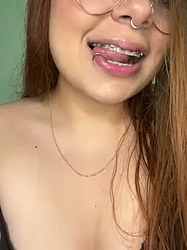 Snapshot of NatyOlson chatting on 03-22-25, 07:42 NatyOlson online show from 03-22-25, 07:42