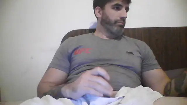 Snapshot of ozzypsico13 chatting on 05-20-26, 03:02 ozzypsico13 online show from 05-20-26, 03:02