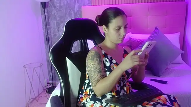 melody  bleir online show from 09-25-25, 08:56