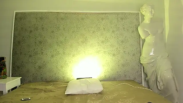 Ari sunshine  online show from 09-18-25, 05:53