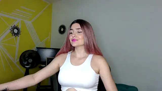 Nikolle Rouss online show from 03-21-25, 12:07