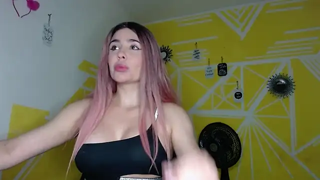 Nikolle Rouss online show from 10-15-25, 05:02