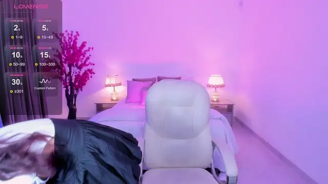 Snapshot of anniie_smith chatting on 09-20-25, 11:00 anniie smith online show from 09-20-25, 11:00