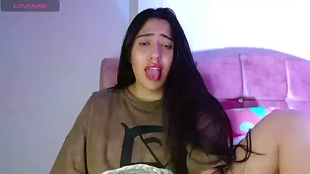 Snapshot of Paris-love chatting on 01-02-25, 09:11 Paris-love online show from 01-02-25, 09:11