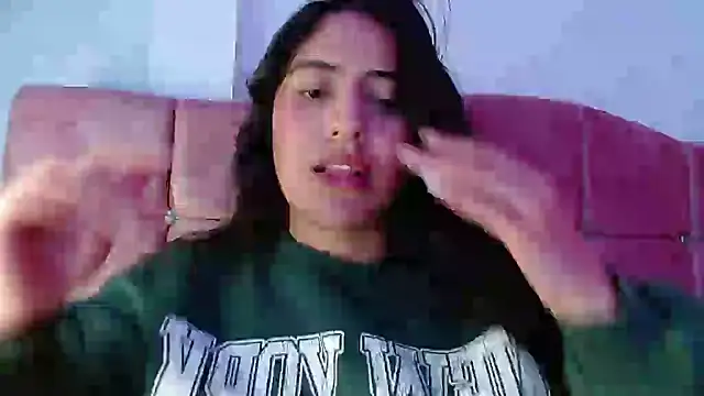 Snapshot of Paris-love chatting on 01-04-25, 09:00 Paris-love online show from 01-04-25, 09:00