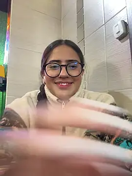 Snapshot of Paris-love chatting on 03-08-25, 09:18 Paris-love online show from 03-08-25, 09:18