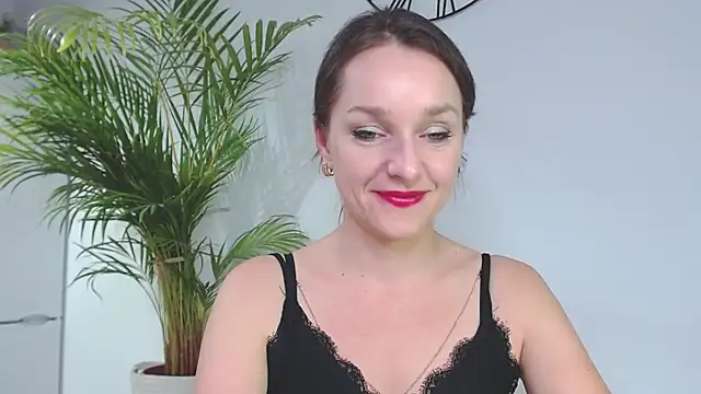 Snapshot of AliciaDesire chatting on 12-12-24, 03:27 AliciaDesire online show from 12-12-24, 03:27