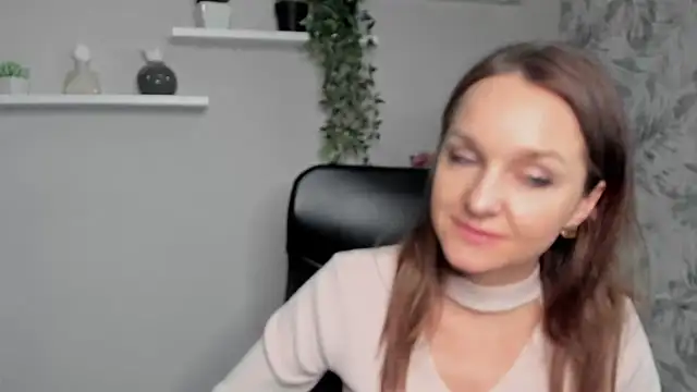 Snapshot of AliciaDesire chatting on 02-20-25, 05:51 AliciaDesire online show from 02-20-25, 05:51