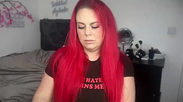 Snapshot of redxxxvixen chatting on 05-06-26, 12:32 redxxxvixen online show from 05-06-26, 12:32