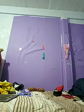 Lunababymylove online show from 12-18-24, 06:32