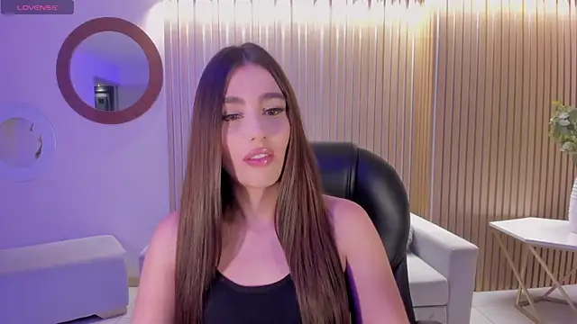 Snapshot of DolcieElliot chatting on 12-17-24, 12:11 DolcieElliot online show from 12-17-24, 12:11