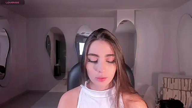 Snapshot of DolcieElliot chatting on 12-31-24, 12:04 DolcieElliot online show from 12-31-24, 12:04