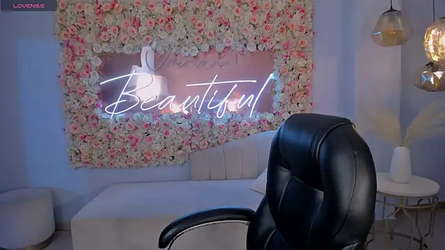 Snapshot of DolcieElliot chatting on 01-11-25, 11:45 DolcieElliot online show from 01-11-25, 11:45