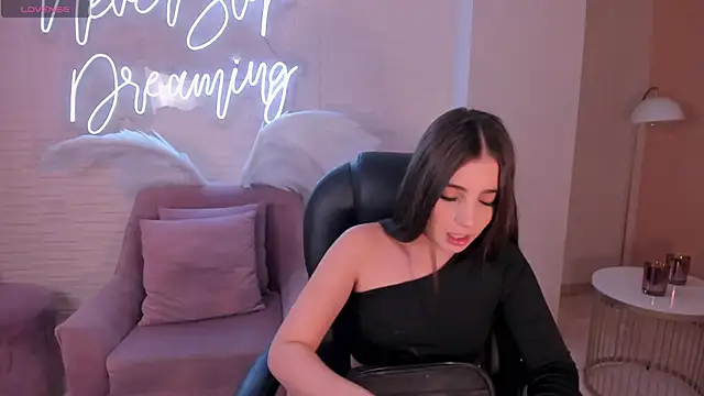 Snapshot of DolcieElliot chatting on 01-15-25, 01:41 DolcieElliot online show from 01-15-25, 01:41