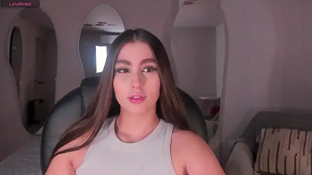 Snapshot of DolcieElliot chatting on 02-16-25, 12:32 DolcieElliot online show from 02-16-25, 12:32