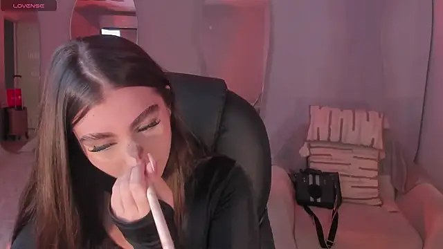 Snapshot of DolcieElliot chatting on 02-18-25, 12:28 DolcieElliot online show from 02-18-25, 12:28