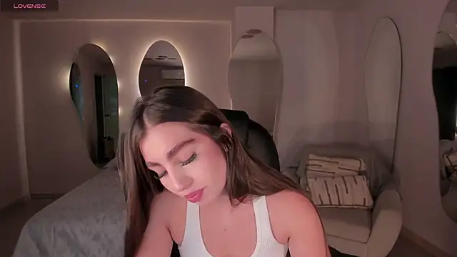 Snapshot of DolcieElliot chatting on 02-20-25, 12:15 DolcieElliot online show from 02-20-25, 12:15