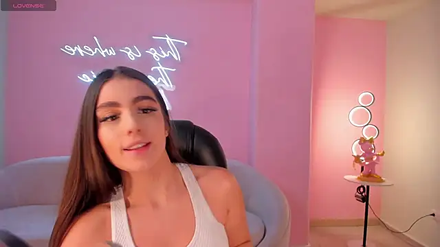 Snapshot of DolcieElliot chatting on 02-24-25, 12:16 DolcieElliot online show from 02-24-25, 12:16