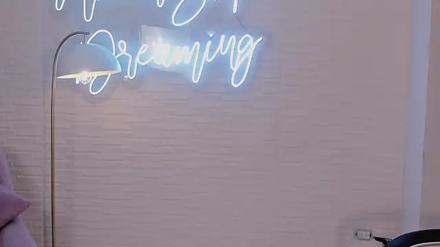 Snapshot of DolcieElliot chatting on 03-07-25, 06:00 DolcieElliot online show from 03-07-25, 06:00