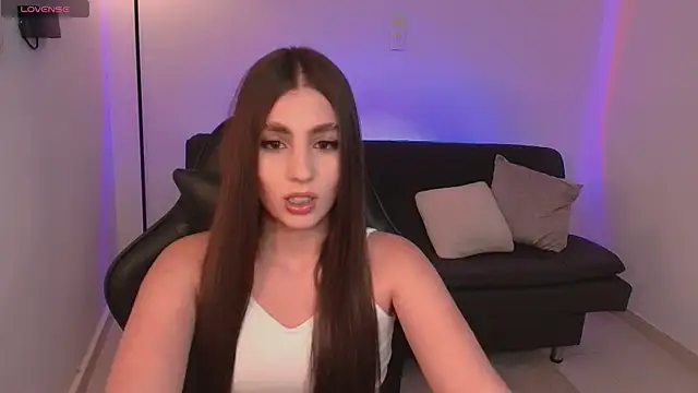 Snapshot of DolcieElliot chatting on 10-17-25, 08:00 DolcieElliot online show from 10-17-25, 08:00