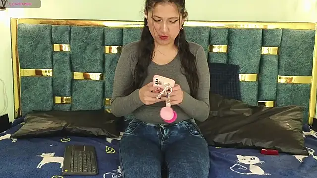 Snapshot of dakota_guirl chatting on 01-17-25, 06:04 dakota guirl online show from 01-17-25, 06:04