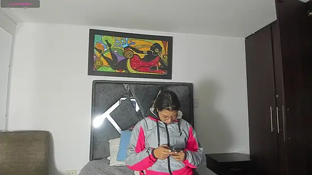 Vahiolet smith online show from 10-17-25, 03:10