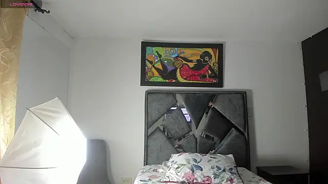 Vahiolet smith online show from 10-21-25, 01:50