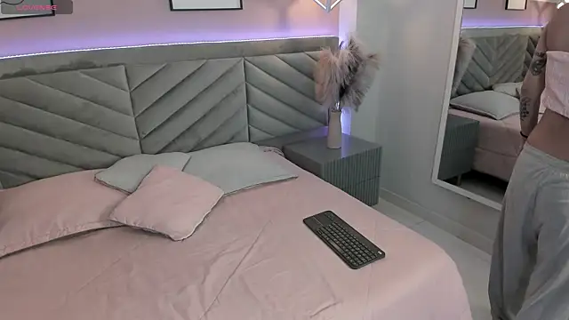 Snapshot of Ary_thompson__ chatting on 01-28-25, 08:26 Ary thompson online show from 01-28-25, 08:26