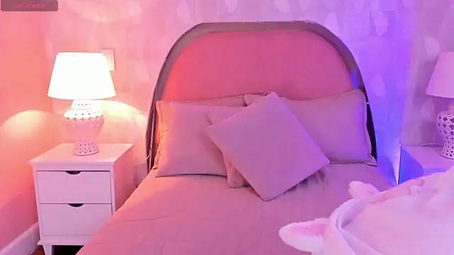 Snapshot of angeline_teen chatting on 05-20-26, 12:11 angeline teen online show from 05-20-26, 12:11