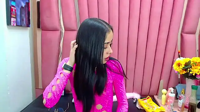 Snapshot of AnnySweett_ chatting on 01-15-25, 04:00 AnnySweett online show from 01-15-25, 04:00