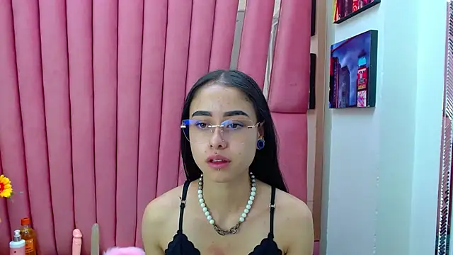 Snapshot of AnnySweett_ chatting on 01-27-25, 12:58 AnnySweett online show from 01-27-25, 12:58