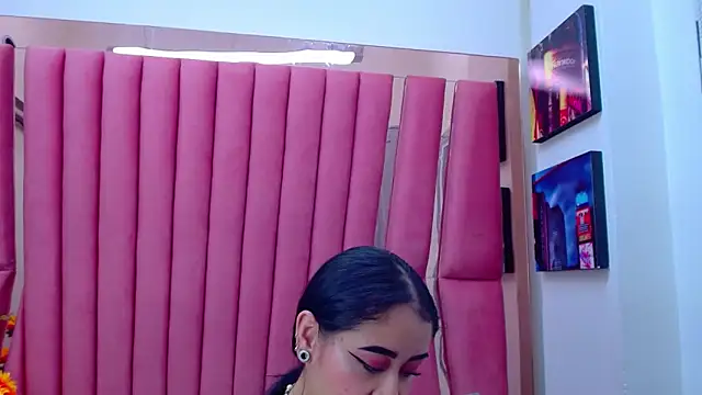 Snapshot of AnnySweett_ chatting on 02-06-25, 12:59 AnnySweett online show from 02-06-25, 12:59