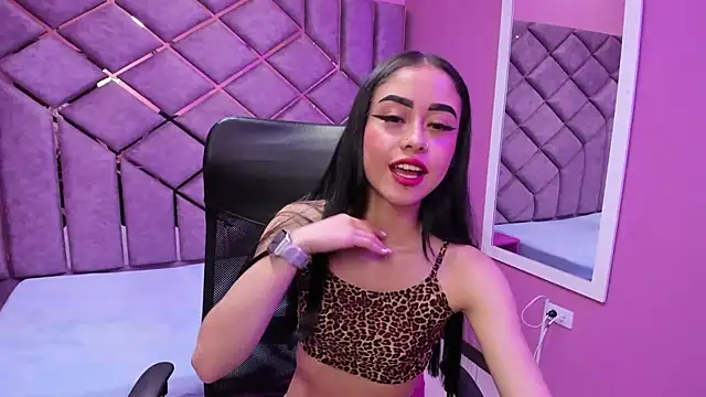 Snapshot of AnnySweett_ chatting on 10-14-25, 02:18 AnnySweett online show from 10-14-25, 02:18