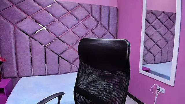 Snapshot of AnnySweett_ chatting on 10-15-25, 06:19 AnnySweett online show from 10-15-25, 06:19