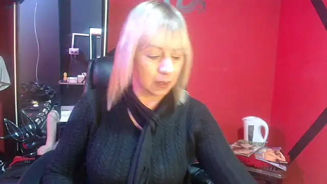 KLOE PIELL online show from 10-22-25, 05:34