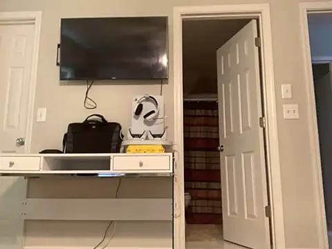 Snapshot of BubbaATL chatting on 09-24-25, 09:40 BubbaATL online show from 09-24-25, 09:40