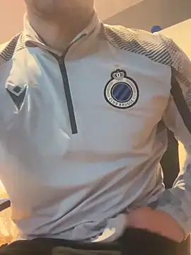 Snapshot of an0niem chatting on 11-15-25, 04:58 an0niem online show from 11-15-25, 04:58