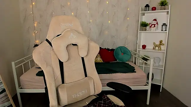 Miley Brown  online show from 12-29-24, 04:05