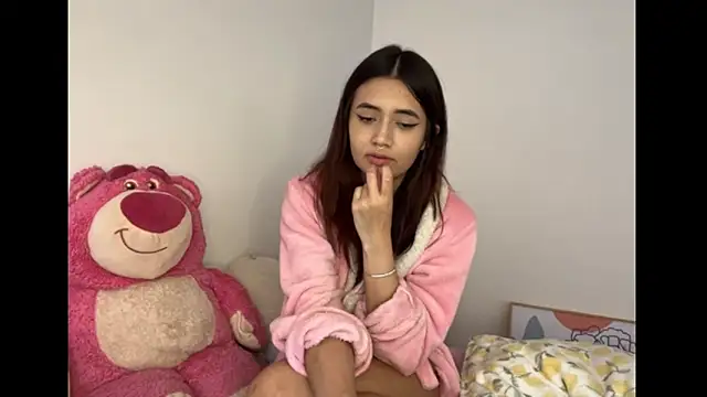 Snapshot of HallieLemon1 chatting on 12-06-24, 10:19 HallieLemon1 online show from 12-06-24, 10:19