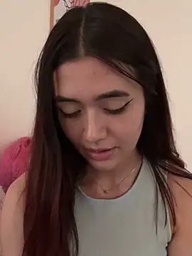 Snapshot of HallieLemon1 chatting on 02-14-25, 08:59 HallieLemon1 online show from 02-14-25, 08:59