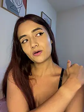 Snapshot of HallieLemon1 chatting on 03-09-25, 04:27 HallieLemon1 online show from 03-09-25, 04:27