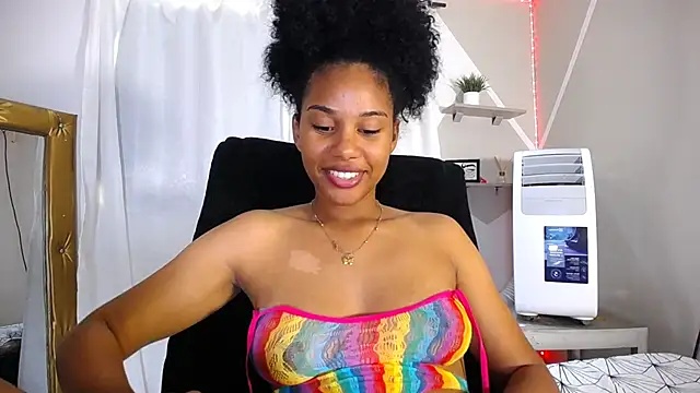 Snapshot of Hillary_queen chatting on 12-11-24, 03:26 Hillary queen online show from 12-11-24, 03:26