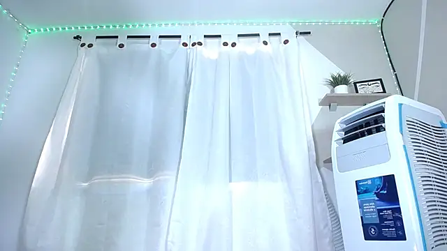 Snapshot of Hillary_queen chatting on 01-10-25, 03:37 Hillary queen online show from 01-10-25, 03:37