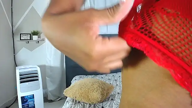 Snapshot of Hillary_queen chatting on 03-06-25, 03:02 Hillary queen online show from 03-06-25, 03:02