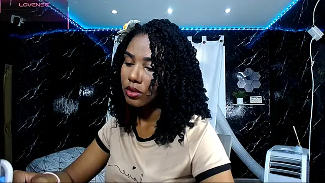 Snapshot of Hillary_queen chatting on 09-13-25, 12:38 Hillary queen online show from 09-13-25, 12:38