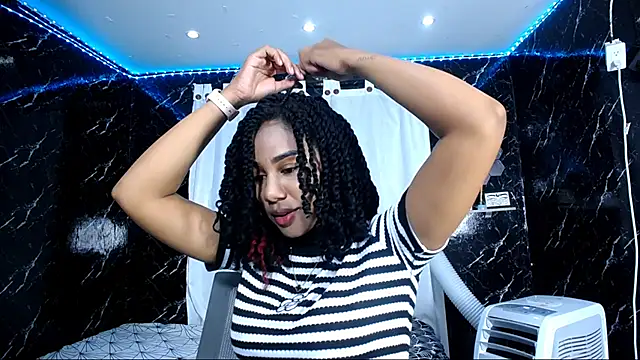 Snapshot of Hillary_queen chatting on 09-26-25, 01:15 Hillary queen online show from 09-26-25, 01:15